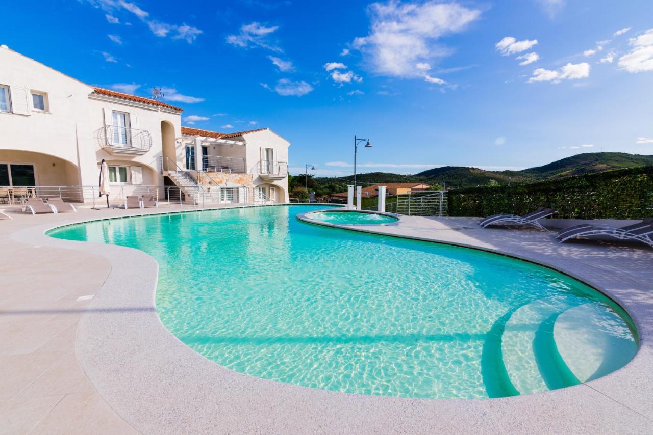 Residence Sardegnasummer Li Mori Будони Екстериор снимка